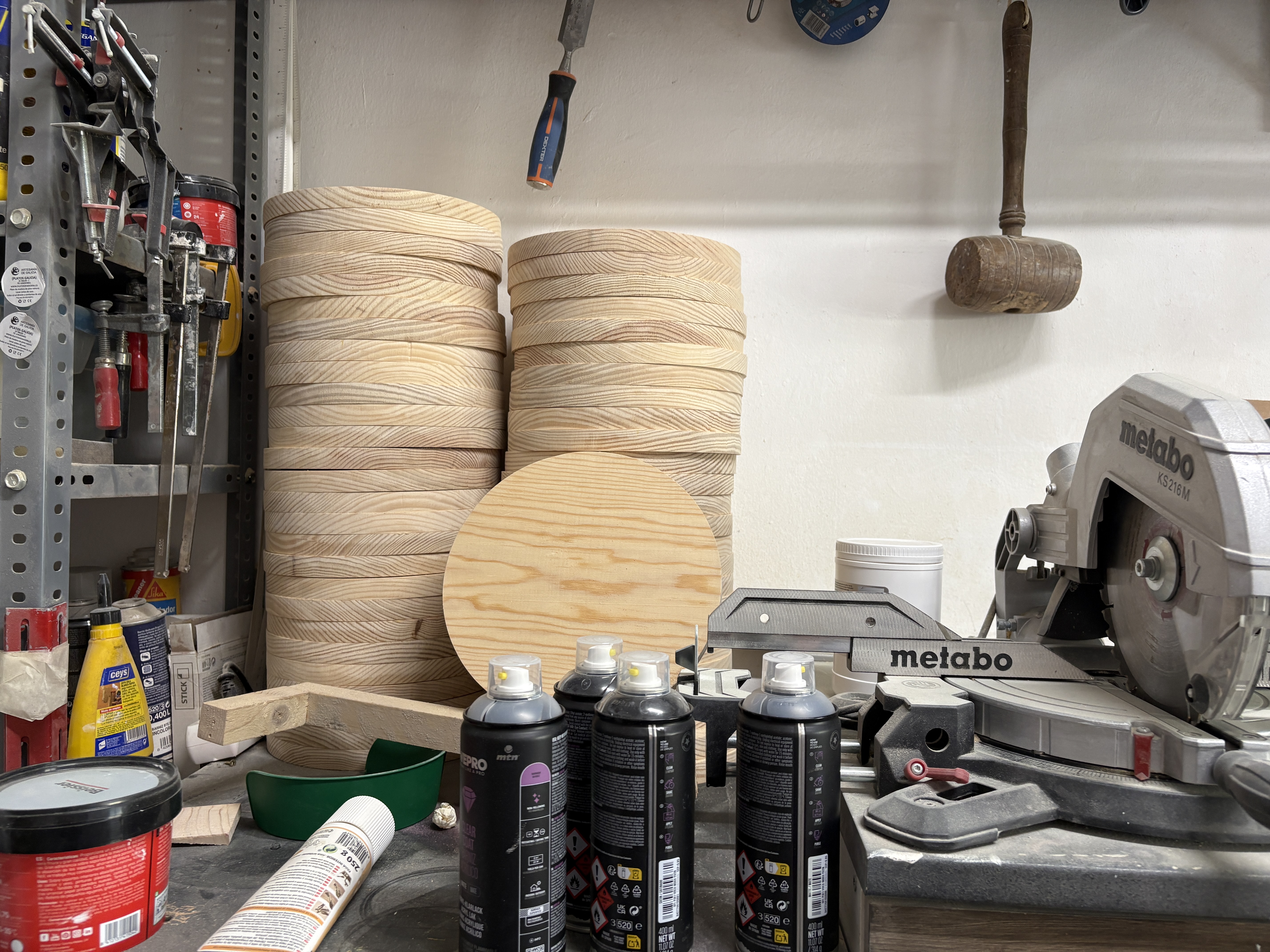 Tondos de madera en el taller